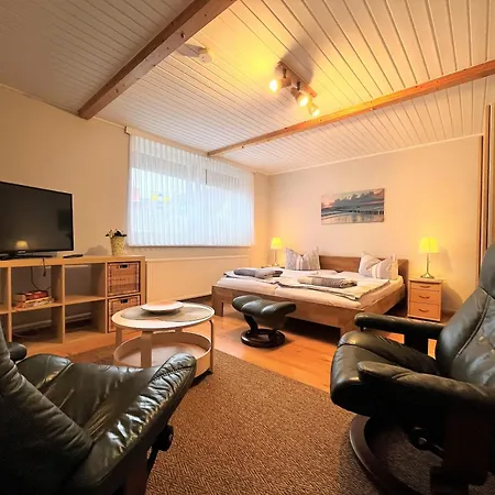 Baberowski, Regina Apartment