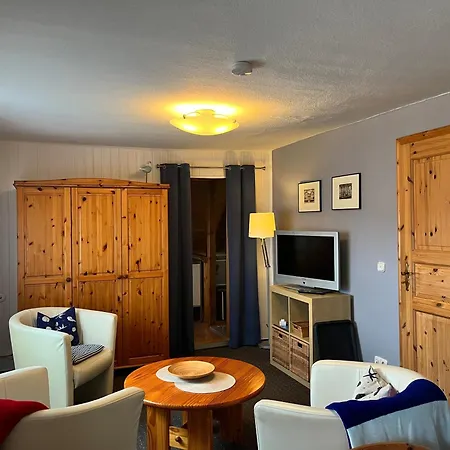 Baberowski, Regina Apartment